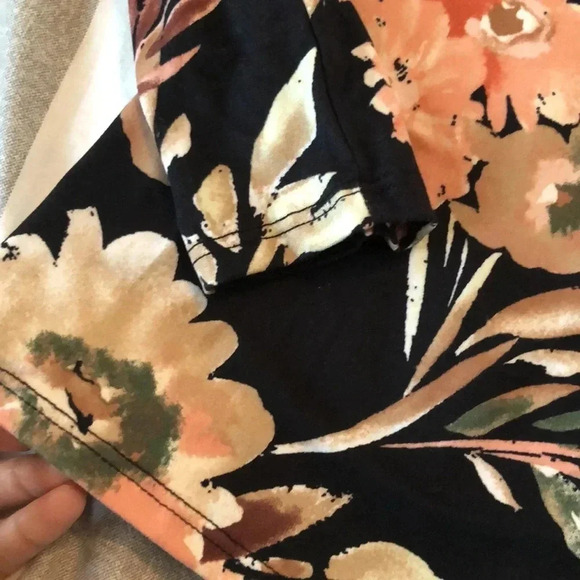Floral long sleeve top size small - Picture 5 of 10